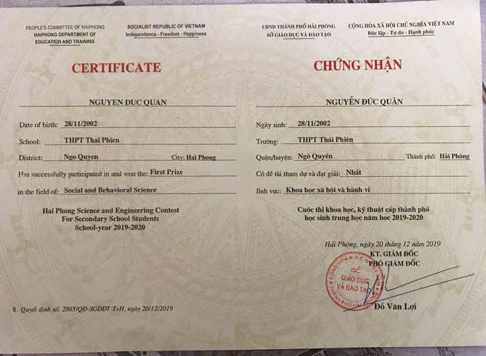 Nguyễn Đức Quân đạt giải Nhất cuộc thi Khoa học Kỹ thuật cấp thành phố dành cho học sinh trung học được tổ chức vào tháng 12/2019. (Ảnh: Nhân vật cung cấp)