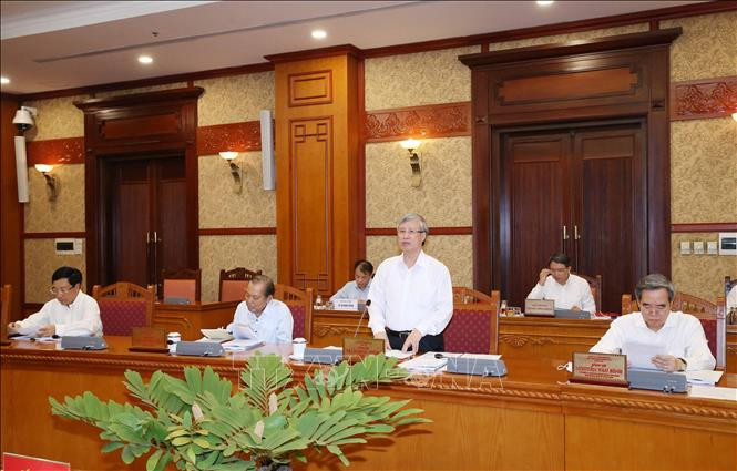 Chiều 28/8/2020, tại Trụ sở Trung ương Đảng, đồng chí Trần Quốc Vượng, Ủy viên Bộ Chính trị, Thường trực Ban Bí thư chủ trì buổi làm việc của Bộ Chính trị với Ban Thường vụ Tỉnh ủy Bến Tre. Chiều 28/8/2020, tại Trụ sở Trung ương Đảng, đồng chí Trần Quốc Vượng, Ủy viên Bộ Chính trị, Thường trực Ban Bí thư chủ trì buổi làm việc của Bộ Chính trị với Ban Thường vụ Tỉnh ủy Bến Tre.