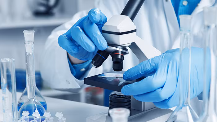 Thành phố Đà Nẵng tổ chức các chốt lấy mẫu tại những nơi có nguy cơ trước như tại khu vực bán đảo Sơn Trà, Hải Châu, các địa điểm đông khách du lịch và nhân viên y tế. (Ảnh trên VGP)