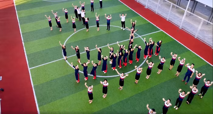 Video nhảy flash mob của tập thể giáo viên và nhân viên UKA Hạ Long đã đạt giải nhất trong cuộc thi “Let’s Celebrate”