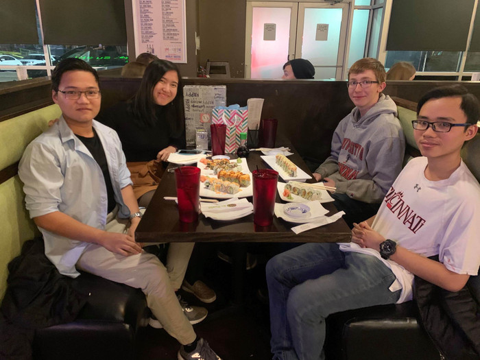 Nguyễn Trọng Nhân Thành cùng các bạn sinh viên quốc tế tại Đại học Cincinnati bang Ohio nước Mỹ. (Ảnh: NVCC) Nguyễn Trọng Nhân Thành cùng các bạn sinh viên quốc tế tại Đại học Cincinnati bang Ohio nước Mỹ. (Ảnh: NVCC)