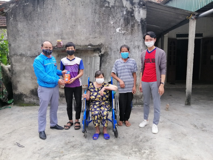 Giáo viên Trường Trung học phổ thông Nguyễn Văn Trỗi kêu gọi quên góp để hỗ trợ học sinh khó khăn mua dụng cụ học trực tuyến (Ảnh: Nhân vật cung cấp)