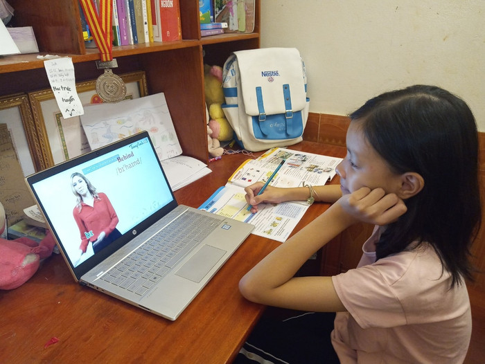 Dạy học trực tuyến là phương pháp tiềm năng nhưng còn nhiều khó khăn trong công tác quản lý, tổ chức (Ảnh minh họa: Phạm Minh)