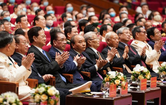 Thủ tướng Nguyễn Xuân Phúc cùng các đồng chí lãnh đạo, nguyên lãnh đạo Đảng, Nhà nước và các đại biểu dự Lễ kỷ niệm. Ảnh: VGP/Quang Hiếu Thủ tướng Nguyễn Xuân Phúc cùng các đồng chí lãnh đạo, nguyên lãnh đạo Đảng, Nhà nước và các đại biểu dự Lễ kỷ niệm. Ảnh: VGP/Quang Hiếu