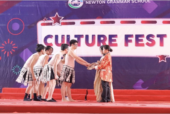 Hoàng Nam trong cuộc thi Culture Fest.