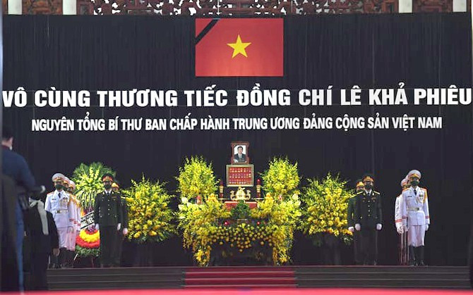 Linh cữu nguyên Tổng Bí thư Lê Khả Phiêu được quàn tại Nhà tang lễ quốc gia, số 5 Trần Thánh Tông, Hà Nội. Ảnh: VOV Linh cữu nguyên Tổng Bí thư Lê Khả Phiêu được quàn tại Nhà tang lễ quốc gia, số 5 Trần Thánh Tông, Hà Nội. Ảnh: VOV