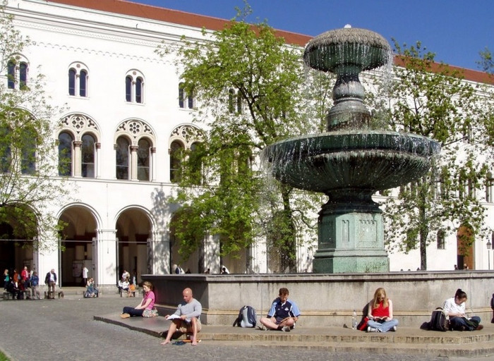 Theo bảng xếp hạng THE, Đại học tổng hợp Ludwig Maximilian đứng đầu danh sách đại học tốt nhất nước Đức (năm 2019, 2020). Ảnh: Website trường. Theo bảng xếp hạng THE, Đại học tổng hợp Ludwig Maximilian đứng đầu danh sách đại học tốt nhất nước Đức (năm 2019, 2020). Ảnh: Website trường.