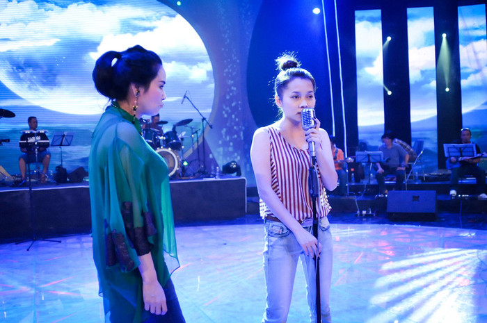 Thanh Lam hướng dẫn cho Đoàn Thúy Trang, giải nhất Sao Mai 2011 dòng nhạc nhẹ. Thanh Lam hướng dẫn cho Đoàn Thúy Trang, giải nhất Sao Mai 2011 dòng nhạc nhẹ.