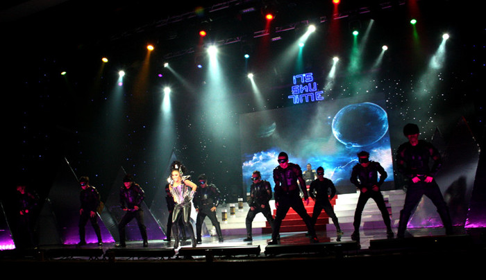 Cuối cùng, nữ chiến binh ngoài trái đất và hoàng tử đã không đến được với nhau. Bộ phim âm nhạc đề cao tình yêu chân thành, vĩnh cửu, điều mà cả cuộc đời con người ai cũng kiếm tìm. Cuối cùng, nữ chiến binh ngoài trái đất và hoàng tử đã không đến được với nhau. Bộ phim âm nhạc đề cao tình yêu chân thành, vĩnh cửu, điều mà cả cuộc đời con người ai cũng kiếm tìm.