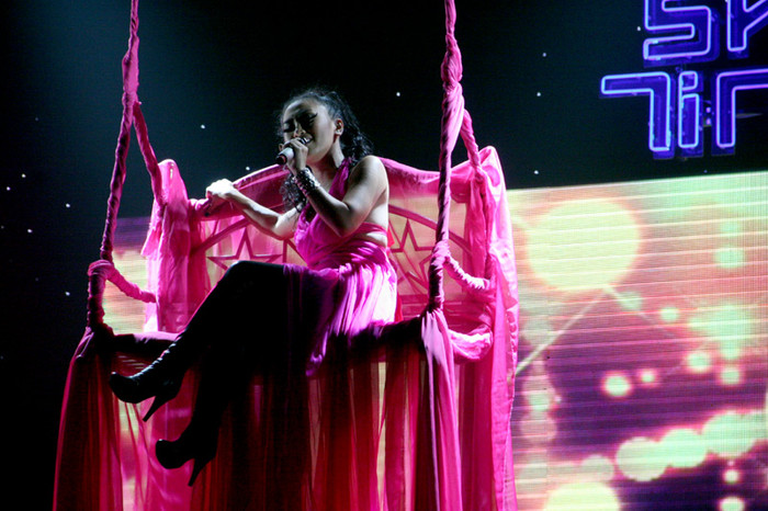 Bone Hồ - người chịu trách nhiệm kịch bản và đạo diễn DVD của Nhật Thu cho biết: việc tạo dựng hình ảnh nữ chiến binh cho Shu là thử thách cho đoàn làm phim, từ kịch bản đến tất cả các khâu chuẩn bị như make up, trang phục, vũ đạo, các cú máy đẹp, cảnh quay, ánh sáng, màu sắc. Bone Hồ - người chịu trách nhiệm kịch bản và đạo diễn DVD của Nhật Thu cho biết: việc tạo dựng hình ảnh nữ chiến binh cho Shu là thử thách cho đoàn làm phim, từ kịch bản đến tất cả các khâu chuẩn bị như make up, trang phục, vũ đạo, các cú máy đẹp, cảnh quay, ánh sáng, màu sắc.