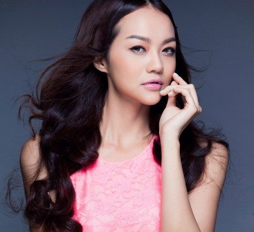 Và việc đầu tiên là gọt mặt cho thon gọn hơn.