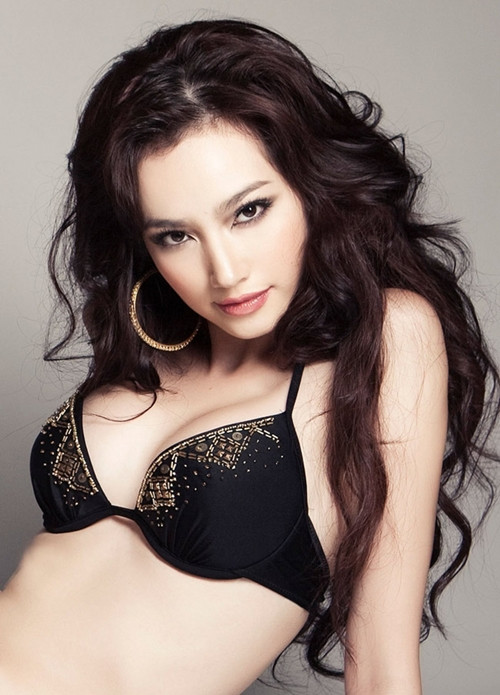 Nhờ thế mà trông cô quyến rũ hơn