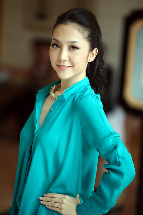 Chiếc cằm của "chim công làng múa" có sự khác trước.