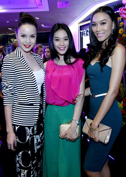 Á hậu Ngọc Anh và bộ trang phục bị 'cá tính quá'.