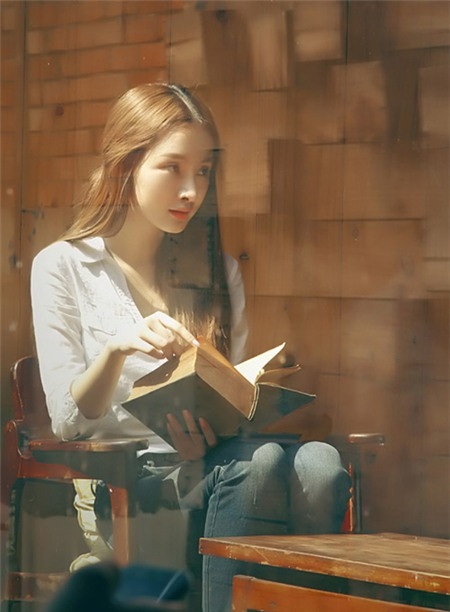 Trong những bộ ảnh mới đây, Angela Phương Trinh cũng đã tỏ rõ quyết tâm "tiệt đường" sexy. Thay vào đó, cô nàng muốn giới thiệu đến công chúng hình ảnh một Angela Phương Trinh trẻ trung, năng động, sống đúng lứa tuổi.