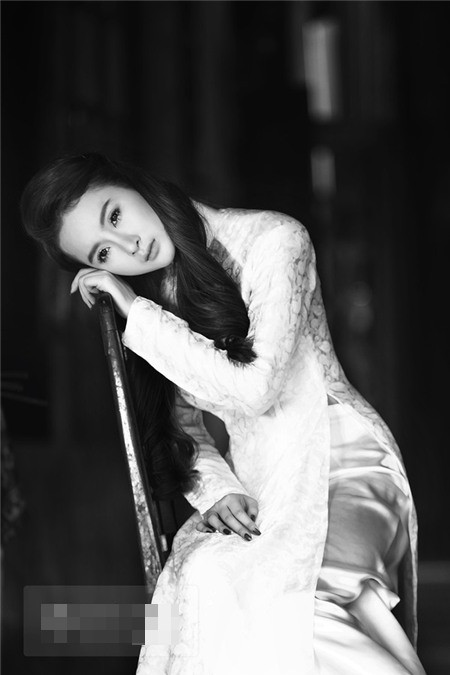 Và chính công chúng đang hoang mang rằng, không biết cô nàng nổi loạn Angela Phương Trinh sẽ giữ được hình tượng đẹp đẽ này trong bao lâu.