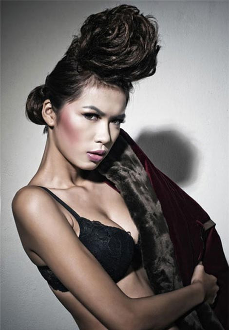 Làn da nâu luôn đi cùng kiểu tóc, tông trang điểm ấn tượng. Làn da nâu luôn đi cùng kiểu tóc, tông trang điểm ấn tượng.