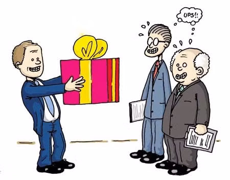 Nên cấm Hiệu trưởng nhận quà Tết? ảnh 3