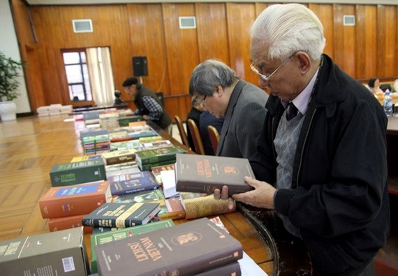 Giải thưởng Sách Việt Nam có 8 tiểu ban chuyên môn chấm giải. (Ảnh: Zing.vn).