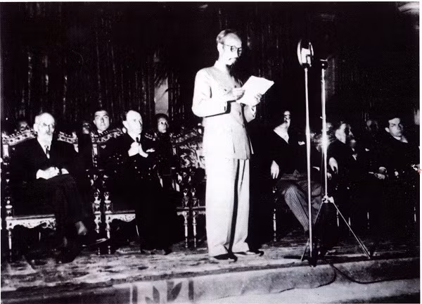 Chủ tịch Hồ Chí Minh rất chú trọng đến chính sách ngoại giao. (Ảnh: Thegioidisan.vn)