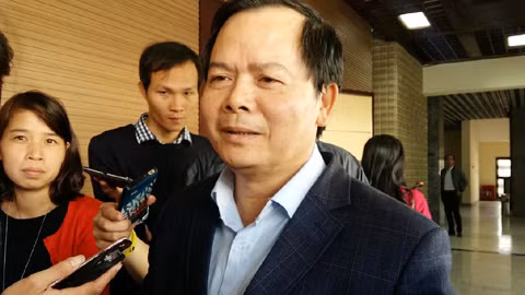 Bí thư quận ủy Tây Hồ khẳng định, không có chuyện chi trăm tỷ đồng mà không hút được khối bùn nào ở Hồ Tây. (Ảnh: Vietnamnet) Bí thư quận ủy Tây Hồ khẳng định, không có chuyện chi trăm tỷ đồng mà không hút được khối bùn nào ở Hồ Tây. (Ảnh: Vietnamnet)