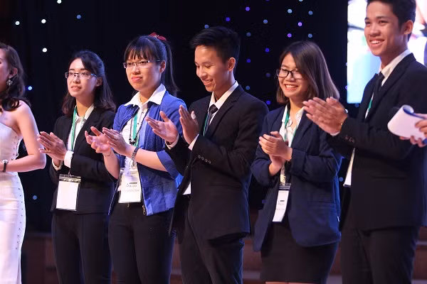 Top 5 thí sinh xuất sắc nhất lọt vào Vòng Chung kết cuộc thi "Ứng viên tài năng 2016".