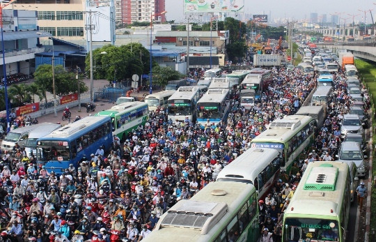 “Tiêu chí kẹt xe” phải là xe “không nhúc nhích”, như vậy chỉ được phép nói "ùn ứ" chứ không được nói là "ùn tắc"? (Ảnh minh họa trên nld.com.vn) “Tiêu chí kẹt xe” phải là xe “không nhúc nhích”, như vậy chỉ được phép nói "ùn ứ" chứ không được nói là "ùn tắc"? (Ảnh minh họa trên nld.com.vn)