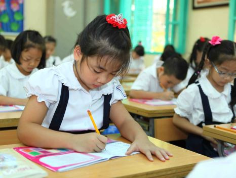 Giáo viên chủ nhiệm có thể sẽ cảm tính trong đánh giá kết quả kiểm tra học kì cho học sinh. (Ảnh: TTXVN) Giáo viên chủ nhiệm có thể sẽ cảm tính trong đánh giá kết quả kiểm tra học kì cho học sinh. (Ảnh: TTXVN)