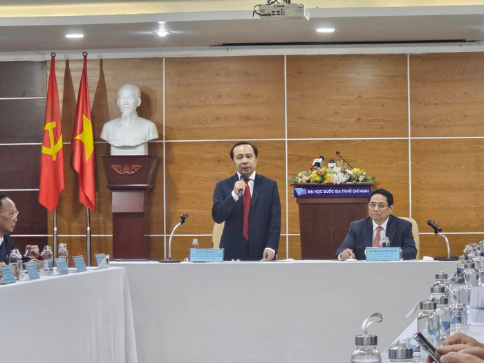 Giám đốc Đại học Quốc gia Thành phố Hồ Chí Minh nêu lên kiến nghị tại buổi làm việc (ảnh: V.D) Giám đốc Đại học Quốc gia Thành phố Hồ Chí Minh nêu lên kiến nghị tại buổi làm việc (ảnh: V.D)