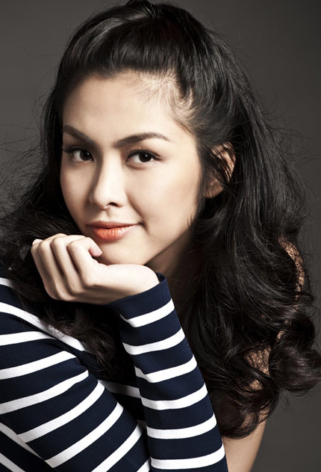 ... hất cao mái khoe nét mặt thông minh như Tăng Thanh Hà... ... hất cao mái khoe nét mặt thông minh như Tăng Thanh Hà...