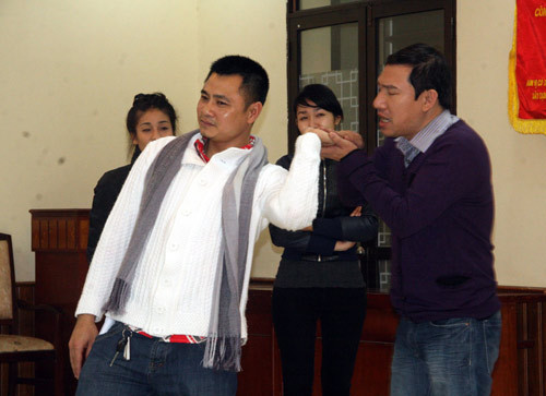 Tự Long tại hậu trường tập Táo Quân năm 2012. Ảnh: Văn Trinh. Tự Long tại hậu trường tập Táo Quân năm 2012. Ảnh: Văn Trinh.