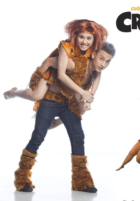 Khi hang động của họ bị phá hủy, gia đình Crood buộc phải bắt tay vào một cuộc phiêu lưu tìm kiếm một ngôi nhà mới. Gia đình Crood phải học cách vượt qua nỗi sợ của mình và khám phá những gì nó cần để tồn tại. Khi hang động của họ bị phá hủy, gia đình Crood buộc phải bắt tay vào một cuộc phiêu lưu tìm kiếm một ngôi nhà mới. Gia đình Crood phải học cách vượt qua nỗi sợ của mình và khám phá những gì nó cần để tồn tại.