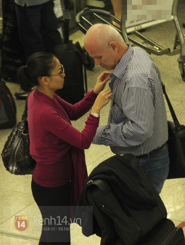 Thu Minh cũng rất tận tình lo lắng cho ông xã Thu Minh cũng rất tận tình lo lắng cho ông xã