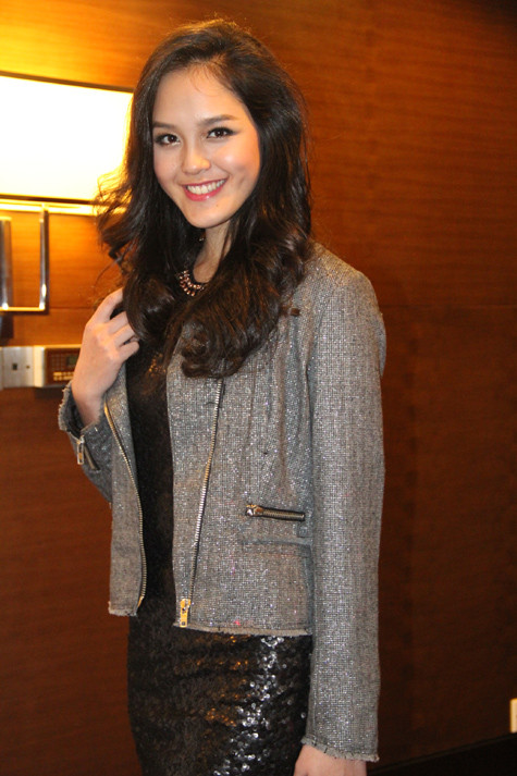 Sau cuộc thi Hoa hậu 2012, Hoàng Anh tất bật chạy sô sự kiện.