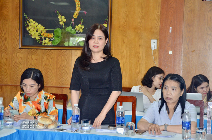 Bà Lê Thị Bình - Trưởng phòng Giáo dục và Đào tạo Quận 1 phát biểu tại buổi làm việc. (Ảnh: P.L)