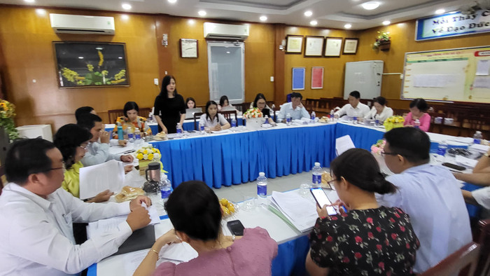 Buổi làm việc của Ban Văn hóa - Xã hội ở Trường Tiểu học Hòa Bình, Quận 1. (Ảnh: P.L)