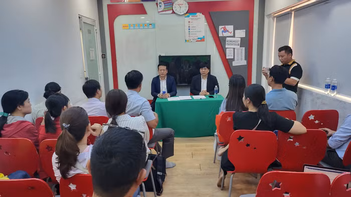 Buổi gặp gỡ giữa phụ huynh và Shark Thủy vào ngày 31/3 ở Thành phố Hồ Chí Minh (ảnh: P.L)