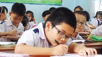 Ngành giáo dục khuyến cáo phụ huynh không nên cho trẻ học viết chữ trước khi vào lớp 1. (Ảnh: Sggp.org.vn)