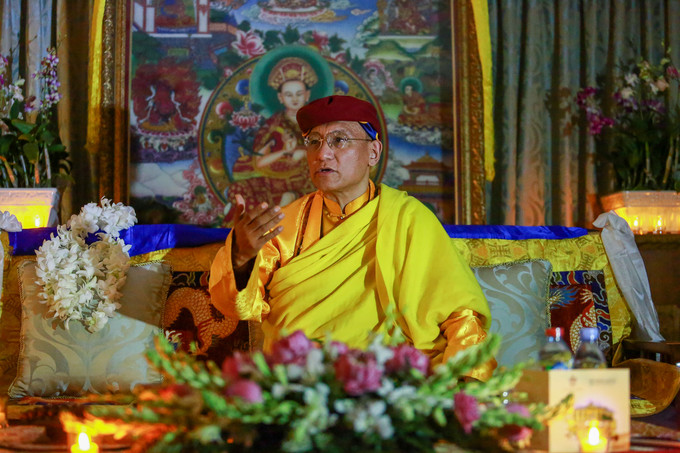 Pháp vương truyền thông điệp "Bảo vệ Mẹ thiên nhiên" - hưởng ứng Giời trái đất. Pháp vương truyền thông điệp "Bảo vệ Mẹ thiên nhiên" - hưởng ứng Giời trái đất.