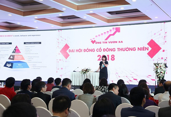 Giám đốc Khối Tiếp thị Nguyễn Thị Vân Anh tại Đại hội cổ đông.