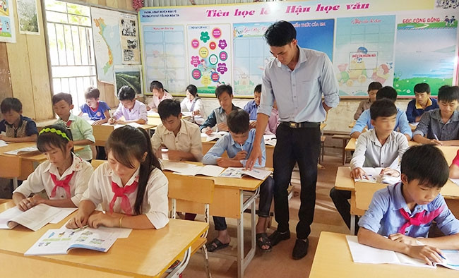 Giáo viên nên có cách ứng xử khéo léo hơn để tránh những sự cố trong giảng dạy. (Ảnh minh hoạ: Báo Nhân dân) Giáo viên nên có cách ứng xử khéo léo hơn để tránh những sự cố trong giảng dạy. (Ảnh minh hoạ: Báo Nhân dân)