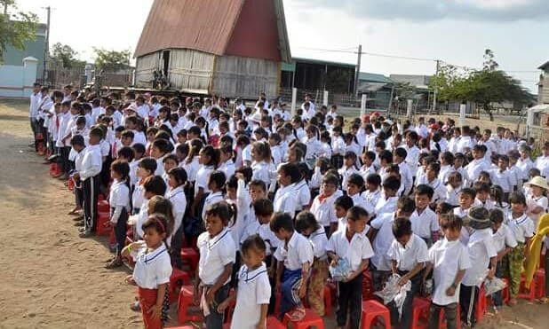 Gian nan kéo trẻ đến trường ảnh 3