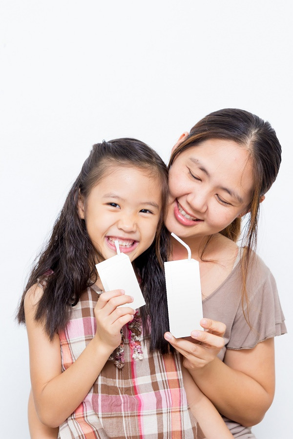 Protein, canxi và các vitamin quan trọng trong sữa tươi sẽ giúp cả nhà sẵn sàng cho mọi hoạt động. Protein, canxi và các vitamin quan trọng trong sữa tươi sẽ giúp cả nhà sẵn sàng cho mọi hoạt động.