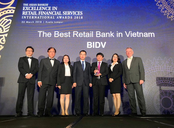 BIDV được Tạp chí The Asian Banker vinh danh là "Ngân hàng bán lẻ tốt nhất Việt Nam" BIDV được Tạp chí The Asian Banker vinh danh là "Ngân hàng bán lẻ tốt nhất Việt Nam"