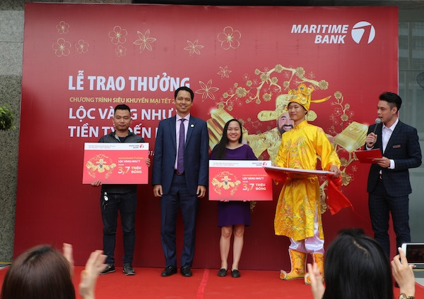 Những khách hàng may mắn trúng thưởng 1 chỉ vàng của tháng 2.