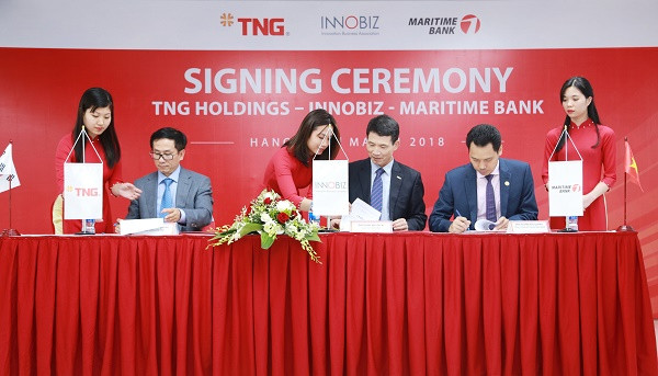 Đại diện ba đơn vị ký kết thỏa thuận hợp tác Đại diện ba đơn vị ký kết thỏa thuận hợp tác