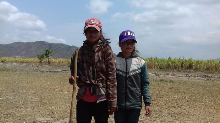 Vì cuộc sống khó khăn, nhiều học trò phải nghỉ học để đi làm thuê kiếm tiền Vì cuộc sống khó khăn, nhiều học trò phải nghỉ học để đi làm thuê kiếm tiền