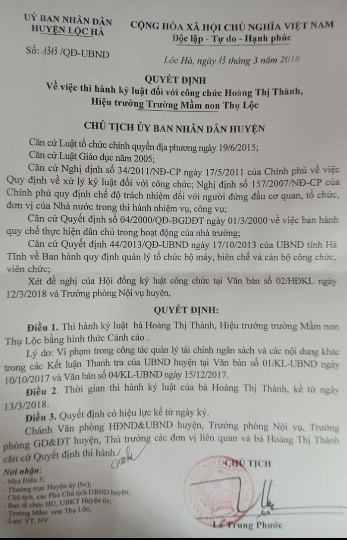 Ngày 13/3/2018, Ủy ban nhân dân huyện Lộc Hà, Hà Tĩnh ra Quyết định số 1313/QĐ-UBND về việc“Thi hành kỷ luật với công chức Hoàng Thị Thành - Hiệu trưởng trường mầm non Thụ Lộc, huyện Lộc Hà”. Ngày 13/3/2018, Ủy ban nhân dân huyện Lộc Hà, Hà Tĩnh ra Quyết định số 1313/QĐ-UBND về việc“Thi hành kỷ luật với công chức Hoàng Thị Thành - Hiệu trưởng trường mầm non Thụ Lộc, huyện Lộc Hà”.