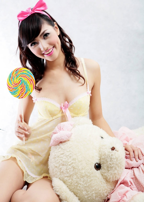 9. Một người đẹp mặc bikini và nội y nổi bật khác trong showbiz Việt 2011 là mẫu teen Hồng Quế. 9. Một người đẹp mặc bikini và nội y nổi bật khác trong showbiz Việt 2011 là mẫu teen Hồng Quế.