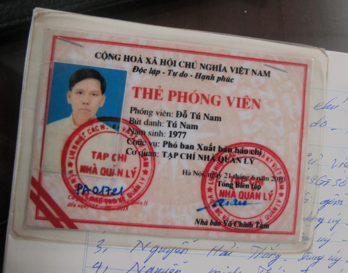 Tuy chỉ là lái xe nhưng Nam vẫn được Công ty Truyền thông xanh cấp thẻ phóng viên Tuy chỉ là lái xe nhưng Nam vẫn được Công ty Truyền thông xanh cấp thẻ phóng viên